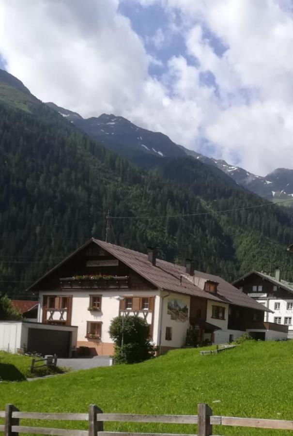 Haus Morgensonne Hotell Pettneu am Arlberg Exteriör bild